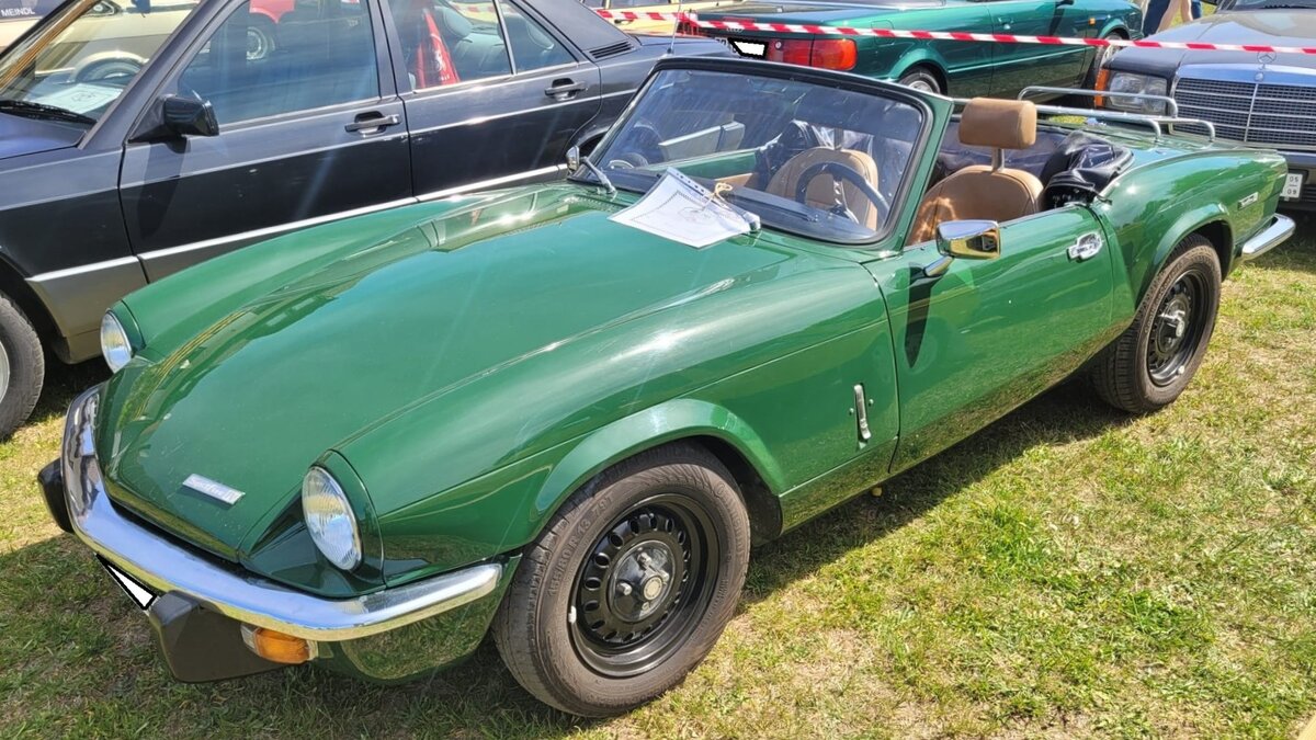 Triumph Spitfire MK IV, der Modelljahre von 1970 bis 1974. Der Spitfire wurde bereits 1962 vorgestellt. Im Laufe der langen Produktionszeit �nderte sich am Spitfire einiges. Der Mk IV hat einen Vierzylinderreihenmotor, der aus einem Hubraum von 1296 cm� 60 PS leistet. Oldtimertreffen Altenthann/Oberpfalz am 03.05.2026.