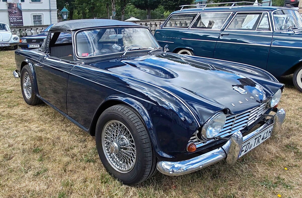 =Triumph TR 4, ausgestellt bei der Oldtimerausstellung Blech & Barock bei Schloss Fasanerie, 07-2026