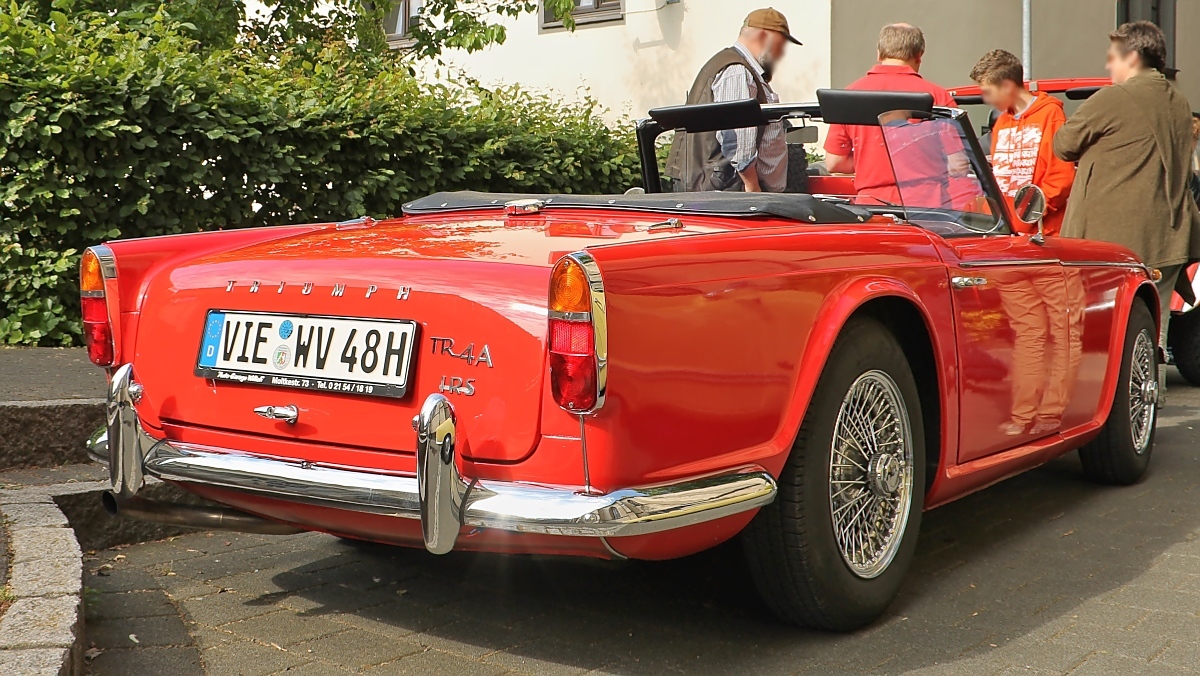 Triumph TR4A bei der 24. Viersener Oldtimerrallye 2.6.2012 