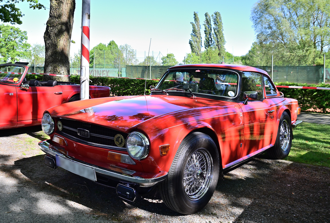 Triumph TR6, klassischer britischer Roadster, am 1.5.2026 auf dem Weg zu Fr�hlingserwachen der Oldtimerfreunde Grenzland auf dem Loherhof in Geilenkirchen 