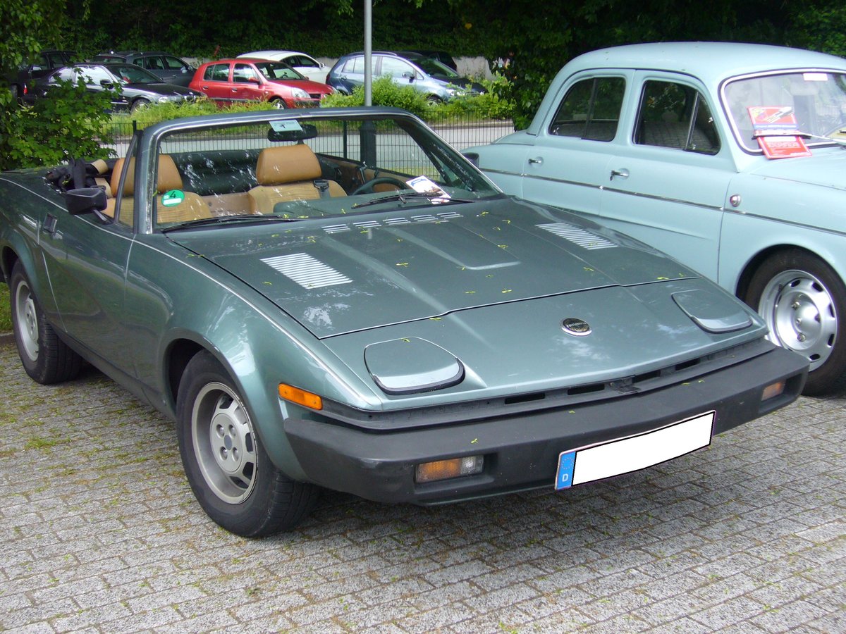 Triumph TR7 Convertible. 1978 - 1980. Die Cabriovariante des TR 7 folgte drei Jahre nach der Coupe Version. Der 4-Zylinderreihenmotor hat einen Hubraum von 1998 cm³ und leistet 105 PS. Oldtimertreffen Prinz-Friedrich am 29.05.2016.