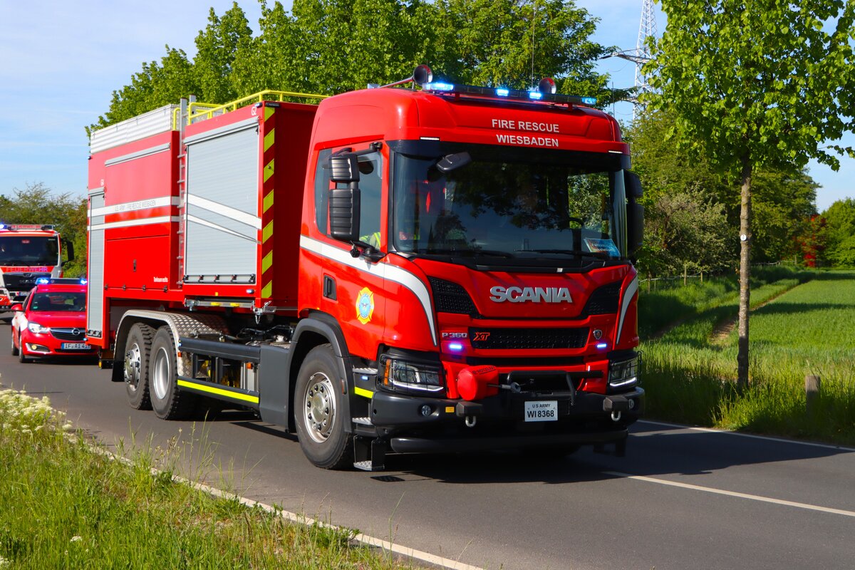 U. S. Army Fire Rescue Wiesbaden Scania P360 XT WLF (Florian Garrison 60/65-01) mit AB-Tank am 02.05.26 in Wiesbaden Bierstadt