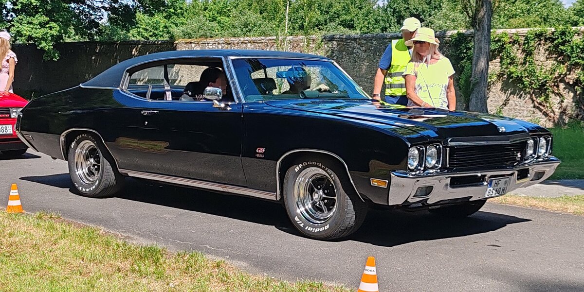 =unbekannter PKW auf dem Weg zur Oldtimerausstellung bei Schloss Fasanerie, 06-2025