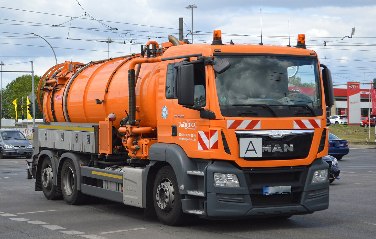 Uni Roka Berlin GmbH mit MAN TGS 26.360 Abwasserspülfahrzeug am 29.07.20 Berlin Marzahn.