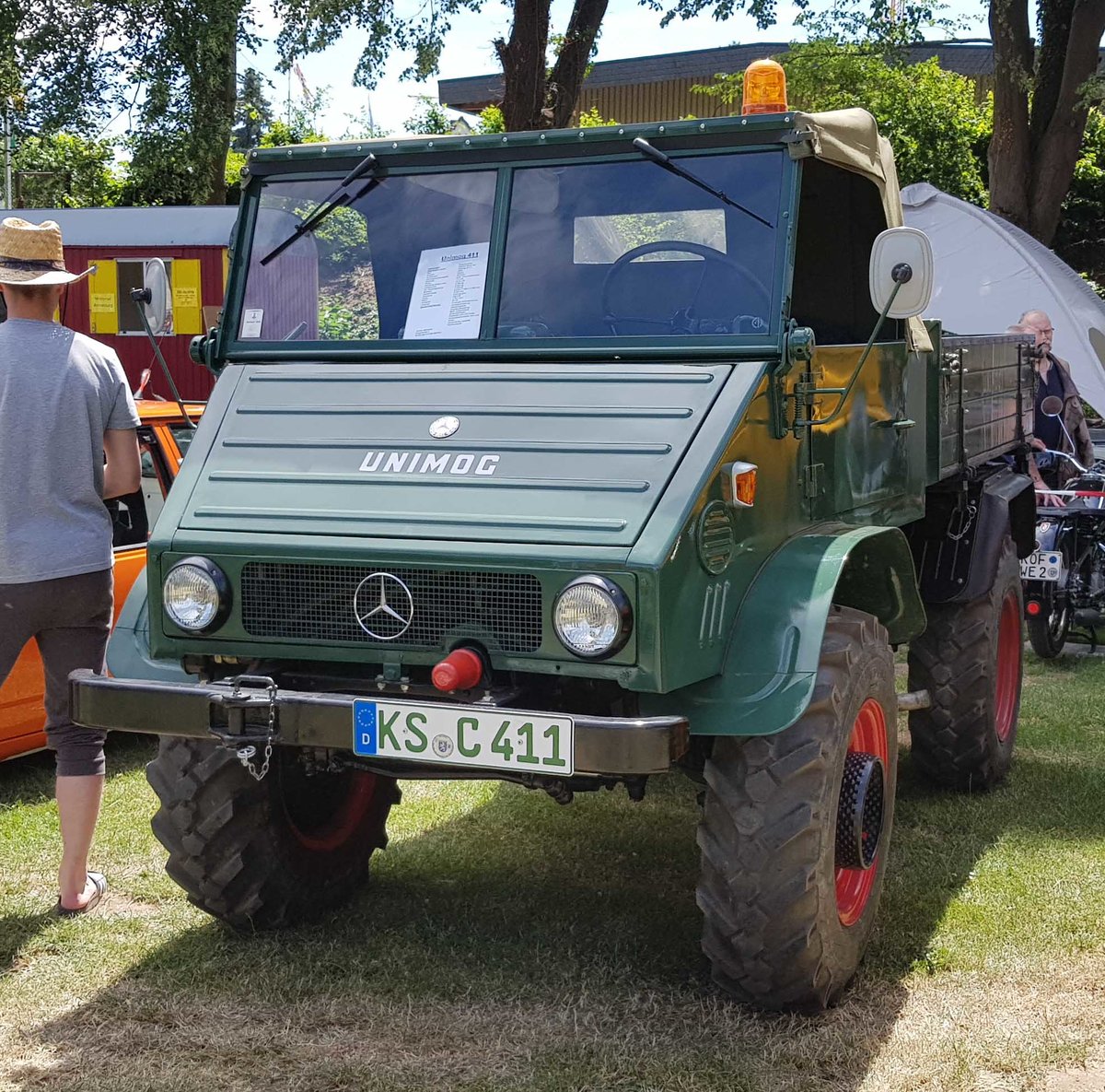 =Unimog 411, ausgestellt bei der Oldtimerveranstaltung in Gudensberg im Juni 2019