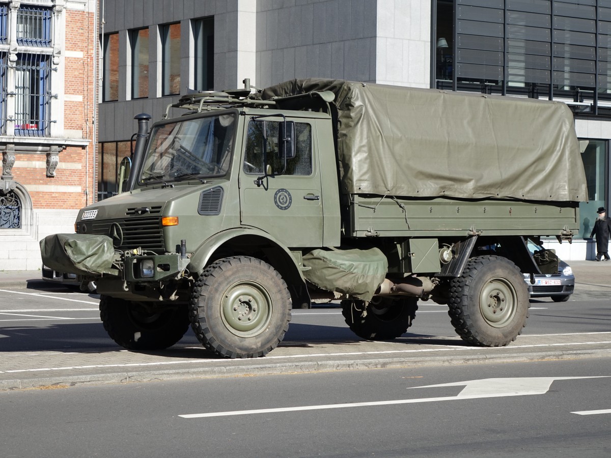 Unimog der Belgischen Armee in Antwerpen am Loosplatz (28.04.2015)