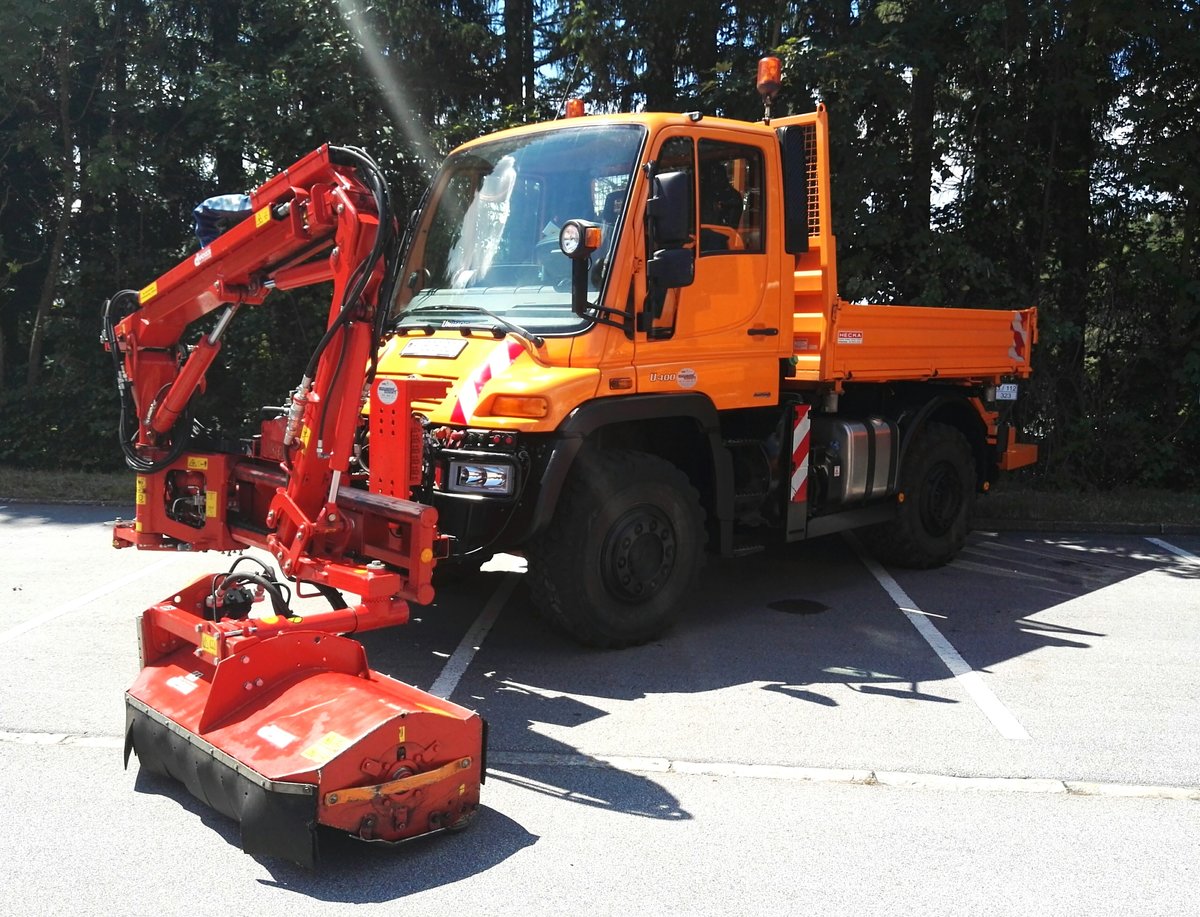 Unimog mit Böschungsmäher. Kaserne Regen 09.07.2016