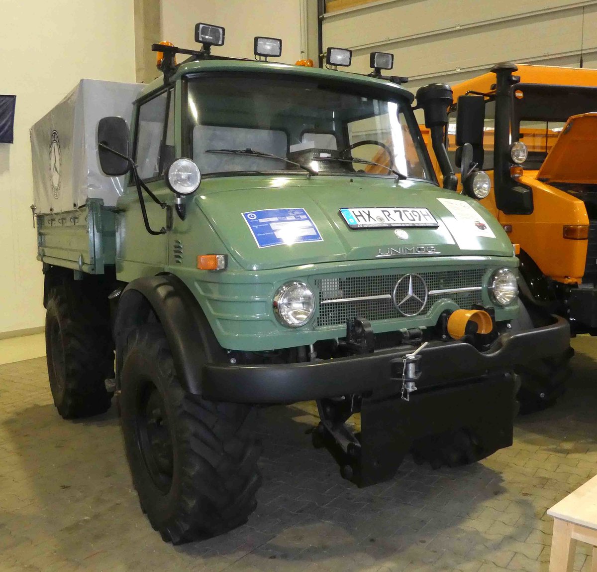 =Unimog U 406, Bj. 1976, 84 PS, ausgestellt bei der Technorama Kassel im März 2019