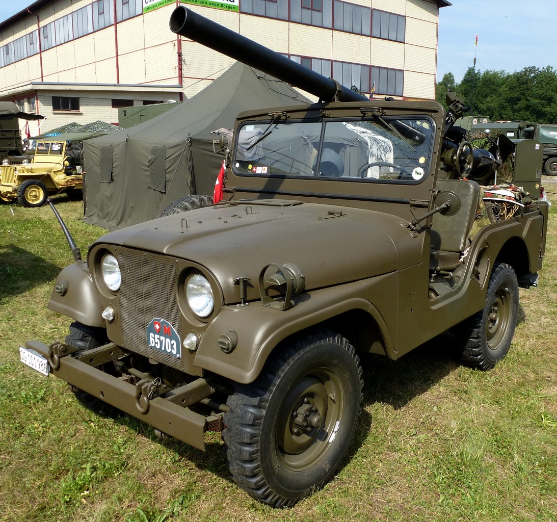 US-amerikanischer Gelndewagen BAT-Jeep M38, wurde auch in der Schweizer Armee eingesetzt, 6.Int.Militrfahrzeugtreffen im Schweizerischen Militrmuseum Full, Juli 2015