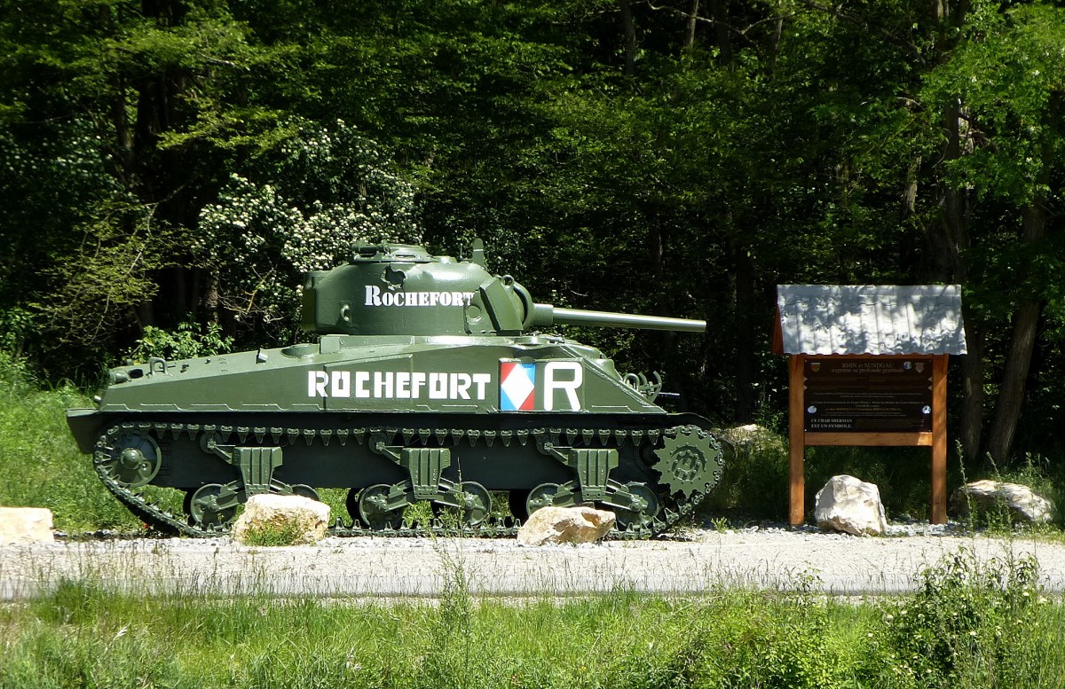 US-amerikanischer Panzer Sherman M4, steht zur Erinnerung an die Kmpfe im II.Weltkrieg am Rhein-Rhone-Kanal bei Mlhausen(Mulhouse) im Elsa, Mai 2014