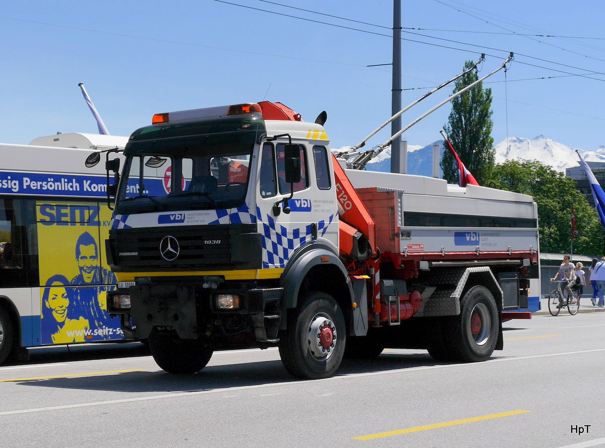 VBL - Mercedes LU  10334 Abschleppwagen für Autobus und Trolleybus unterwegs in der Stadt Luzern am 21.05.2016