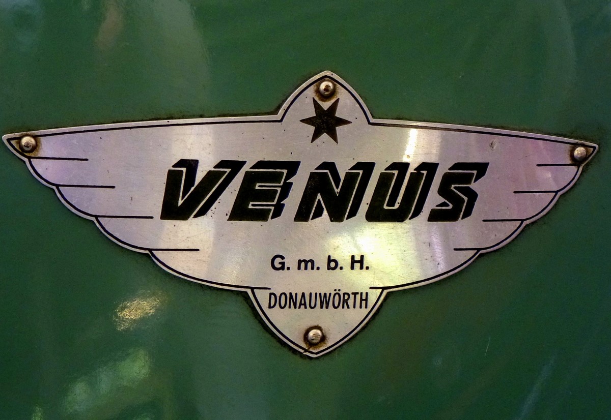 Venus Fahrzeugbau GmbH Donauwrth, Firmenschild am Motorroller  Venus MS175  von 1954, Jan.2015