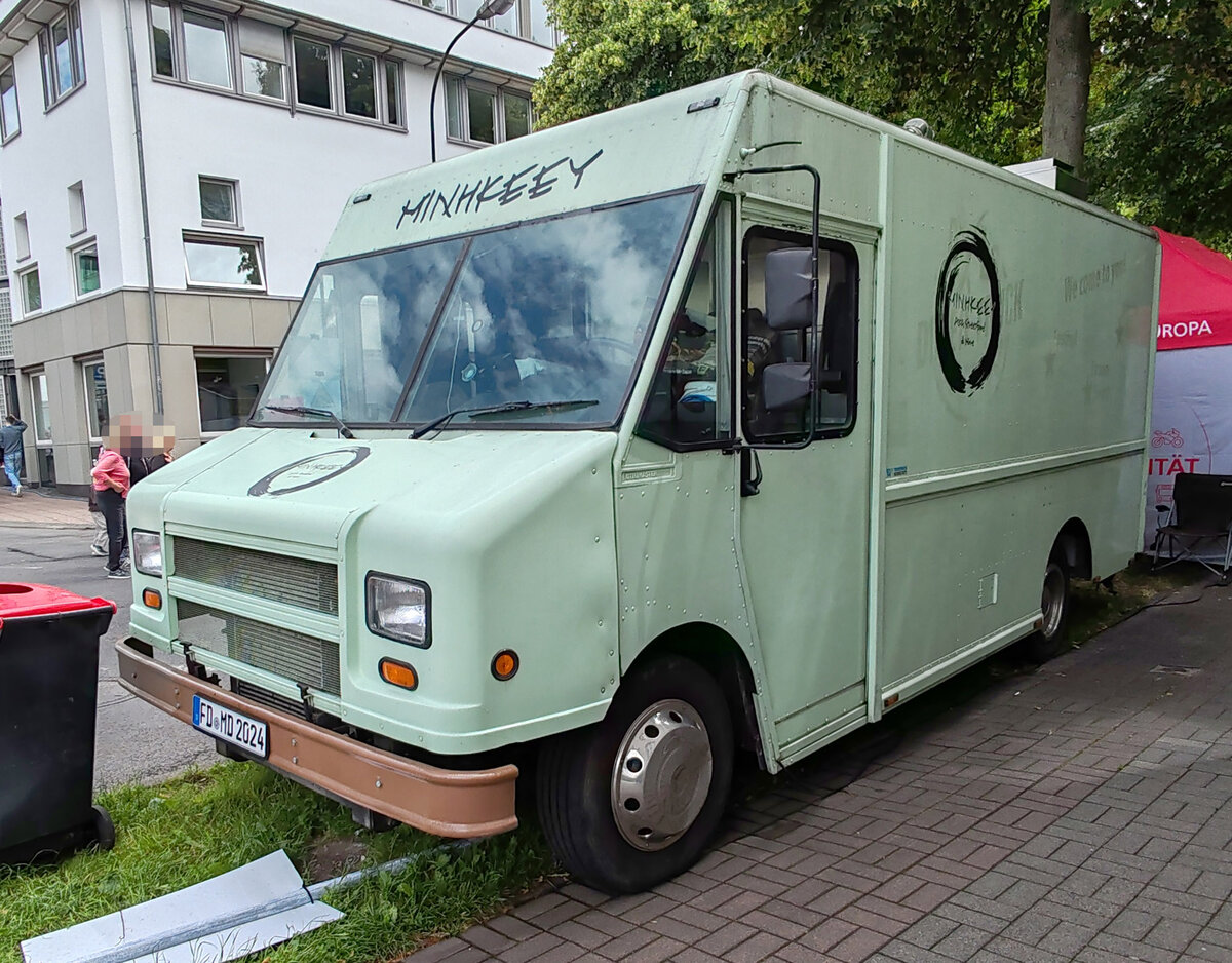 =Verkaufswagen f�r Burger steht auf dem Hessentagsgel�nde in Fulda, 06-2026