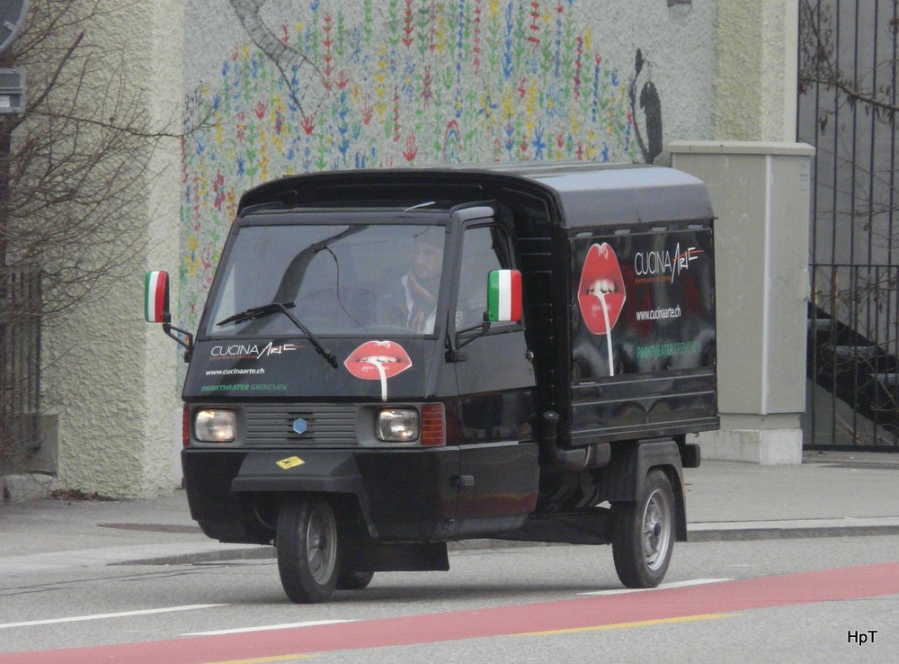 Vespa Car unterwegs in der Stadt Solothurn am 25.01.2014
