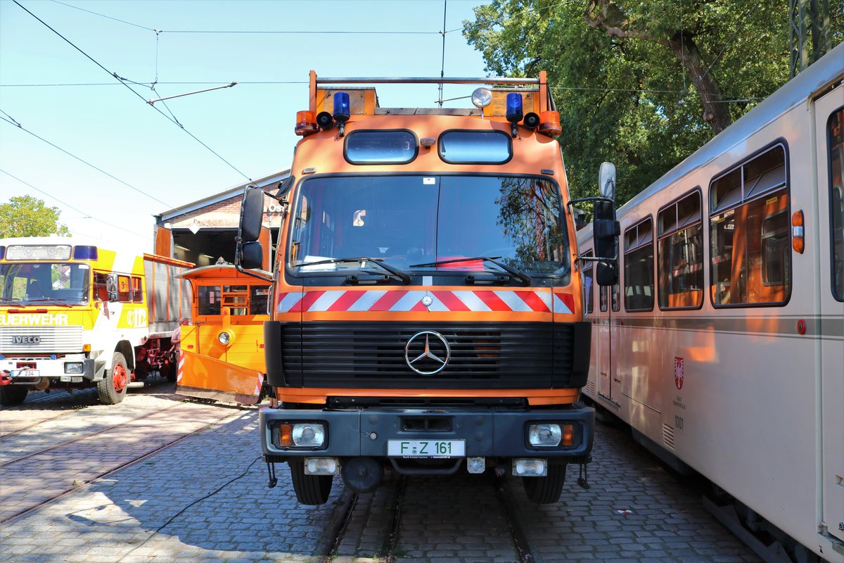 VGF Mercedes Benz Oberleitungswagen am 19.08.18 beim Tag der offenen Tür des Verkehrsmuseum Frankfurt