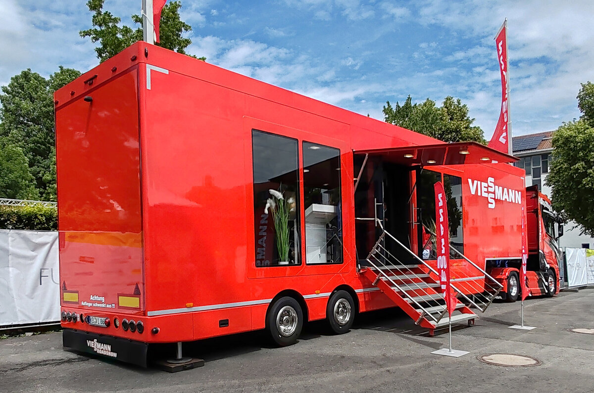 =Viesmann-Werbetruck steht auf dem Hessentaggel�nde in Fulda im Juni 2026
