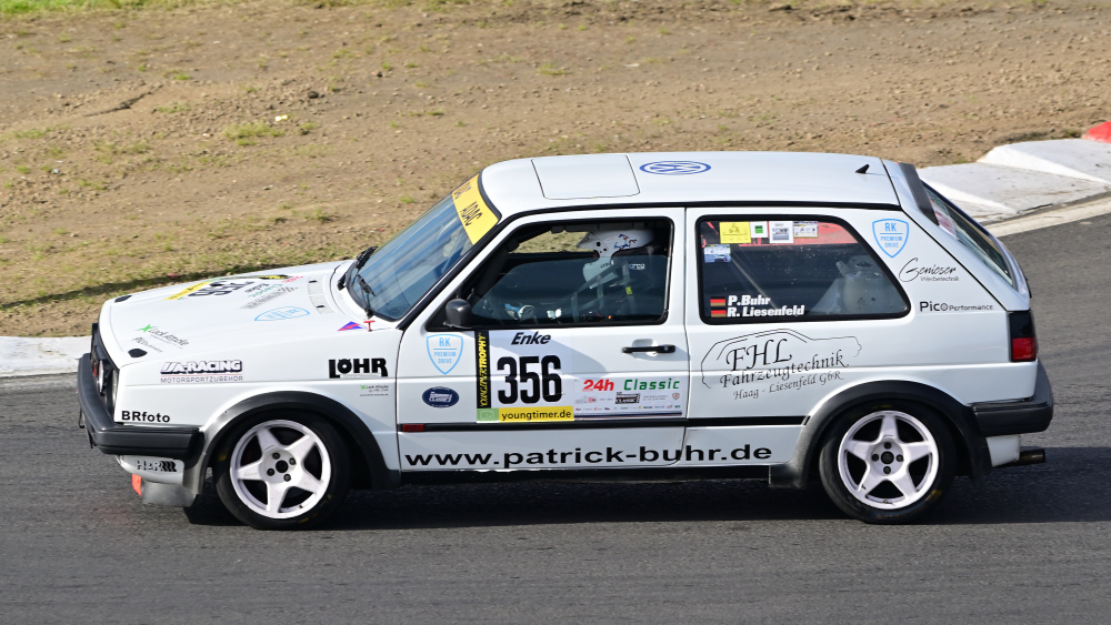 Volkswagen Golf II GTI 16V, Youngtimer Trophy - Grid 1, auch nach 30 Jahren ist die Faszination und  Leidenschaft f�r die Youngtimer Trophy sehr gro�. Gestartet wir normalerweise in 2 Grupp3n Rennen Grid 1 & Grid 2 .  Die Fans erleben hier eine einmalige Bandbreite des Motorsports der 70er und 80er Jahre.
https://www.youngtimertrophy.de/
Aufnahmen vom: N�rburgring Classic am 13.06.2026, aus den Zuschauer Bereichen.