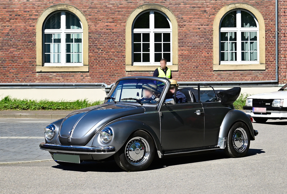 Volkswagen K�fer Cabriolet, am 1.5.2026 auf dem Show / Ausstellungsgel�nde des Fr�hlingserwachen der Oldtimerfreunde Grenzland, Loherhof Geilenkirchen