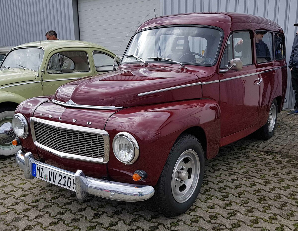 =Volvo 210 steht auf der Ausstellungsfläche der Technorama 2023 in Kassel