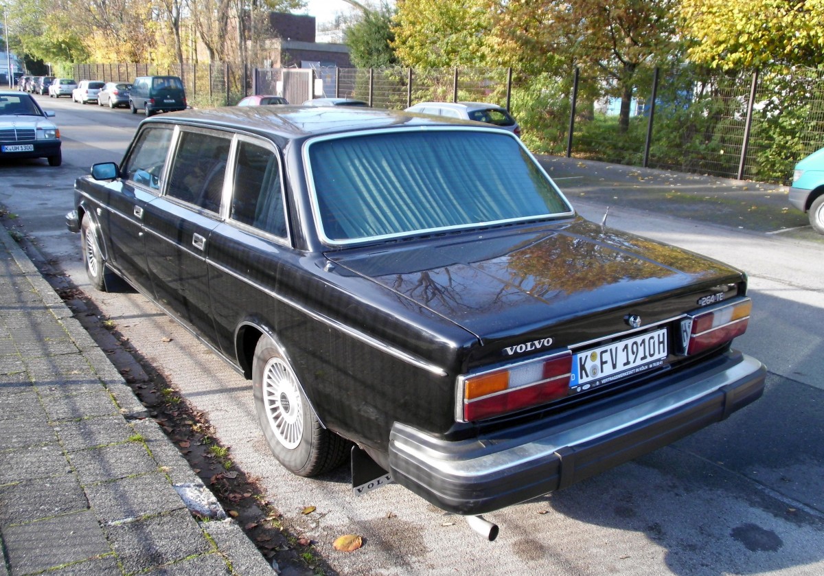 Volvo 264 TE gesehen am 13.11.14 in Köln.