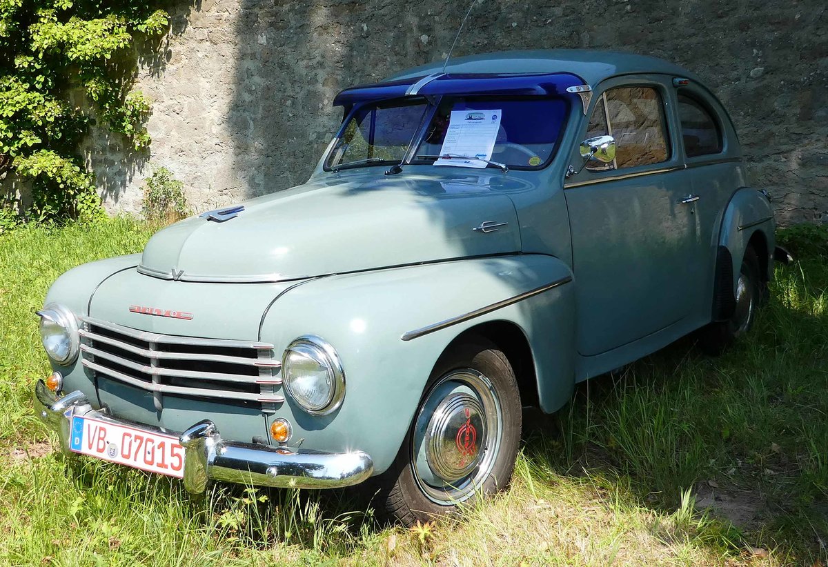 =Volvo 444, Bj. 1953, 1.4l, 40 PS, ausgestellt bei Blech & Barock im Juli 2018 auf dem Gelände von Schloß Fasanerie bei Eichenzell
