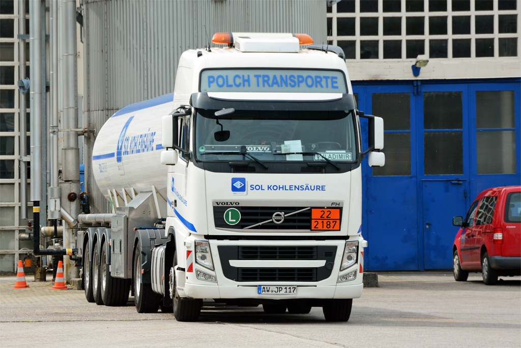 Volvo 460 EEV  Polch Transporte , Kohlensäuretank, in Burgbrohl 02.05.2015