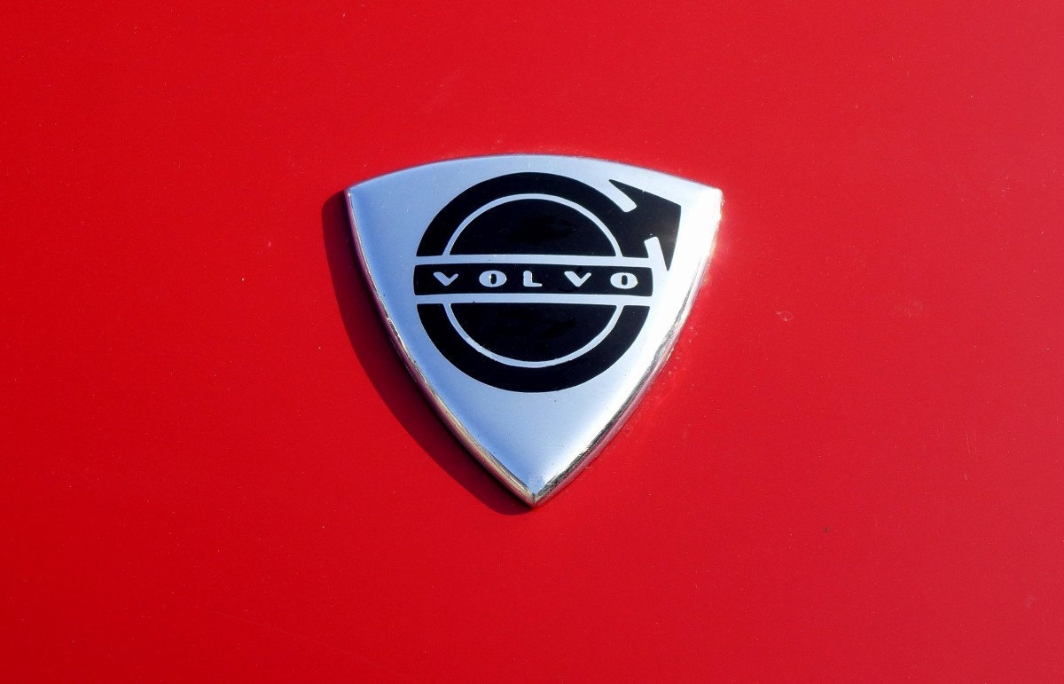 Volvo Car Corporation, Logo am Khler des schwedischen Oldtimer-Sportwagens P1800, gebaut von 1961-72