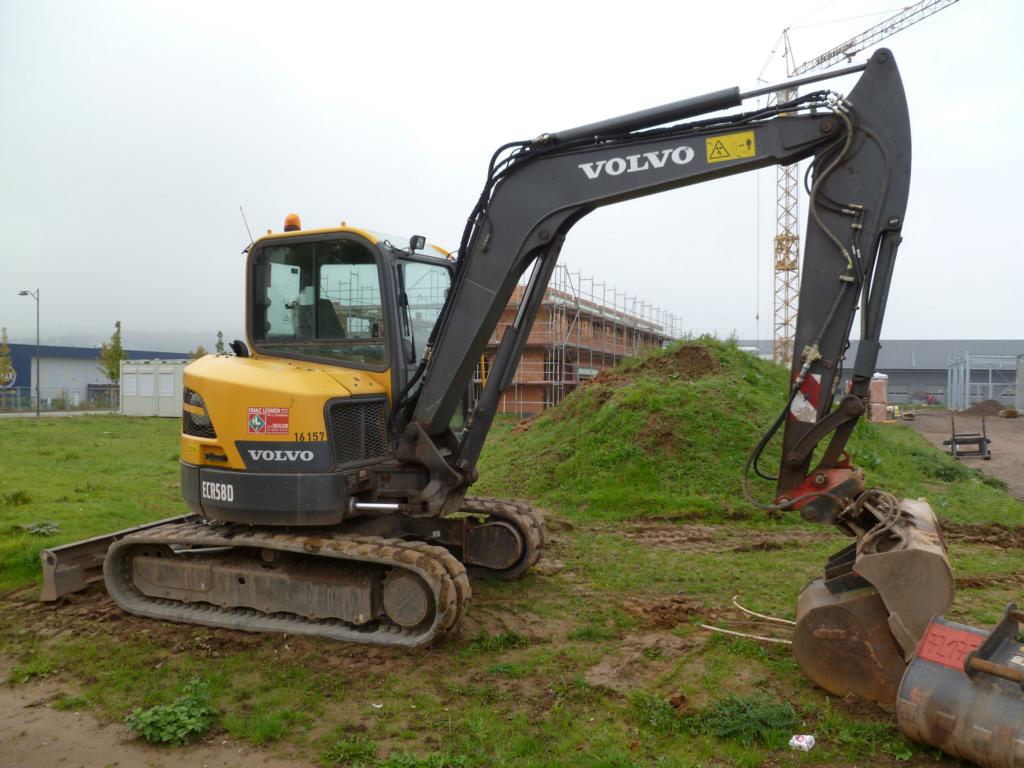 Volvo ECR 58D am 18.10.2015 in der Nähe von Trier-Föhren
