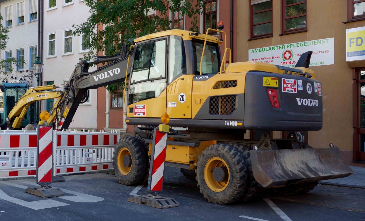 Volvo EW140D steht auf einer Baustelle in Fulda im Juni 2015