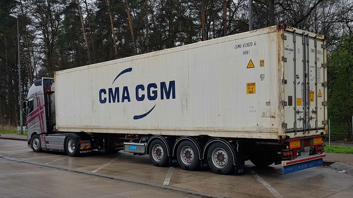 =Volvo FH 500 der Spedition Daniel SIELEMANN, unterwegs mit einem Container von CMA CGM, rastet im April 2023 an der A 7