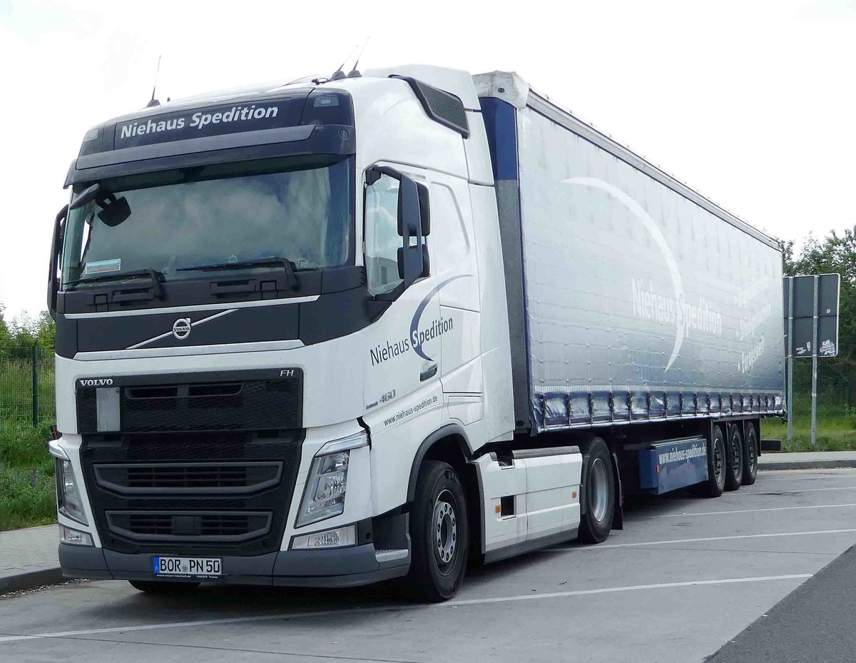 =Volvo FH der  NIEHAUS Spedition  rastet im Mai 2017 an der A 3