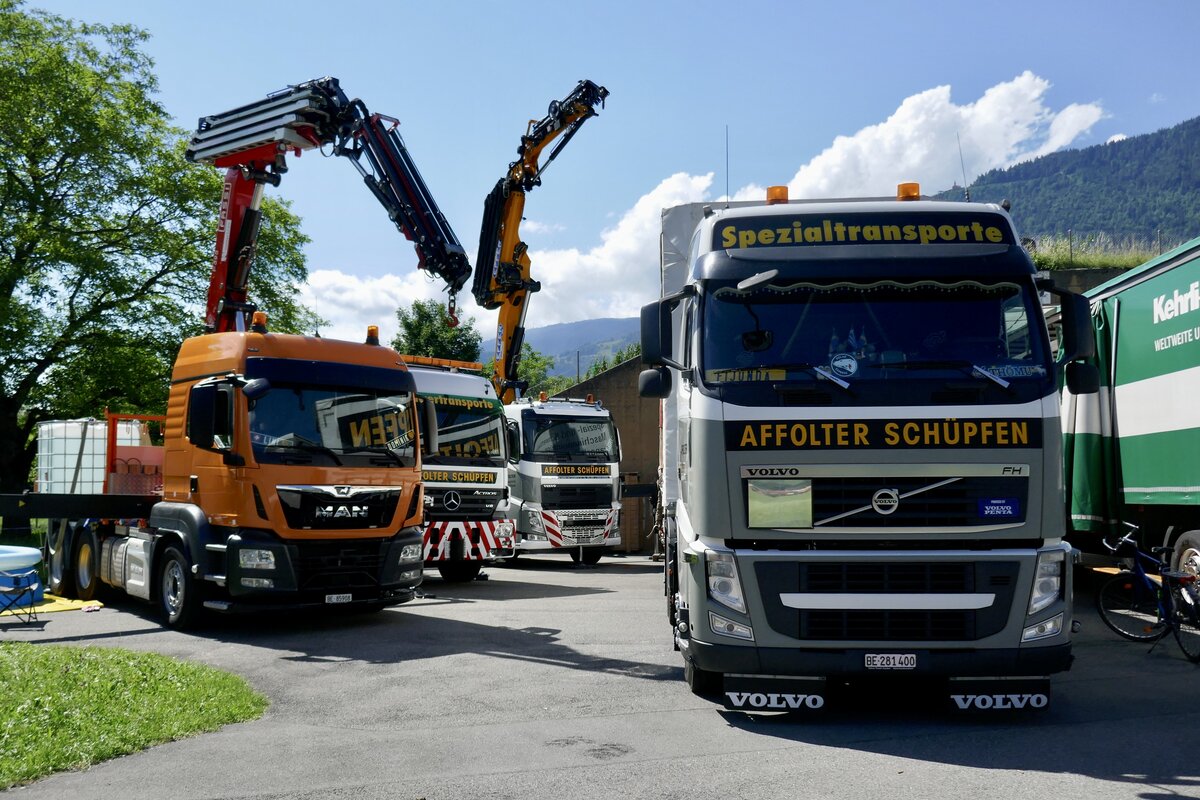 Volvo, MB und MAN Pritschen von Affolter Schüpfen am 26.6.22 beim Trucker Festival Interlaken.