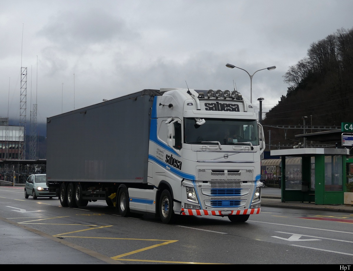 Volvo Sattelschlepper unterwegs in Olten am 30.12.2021