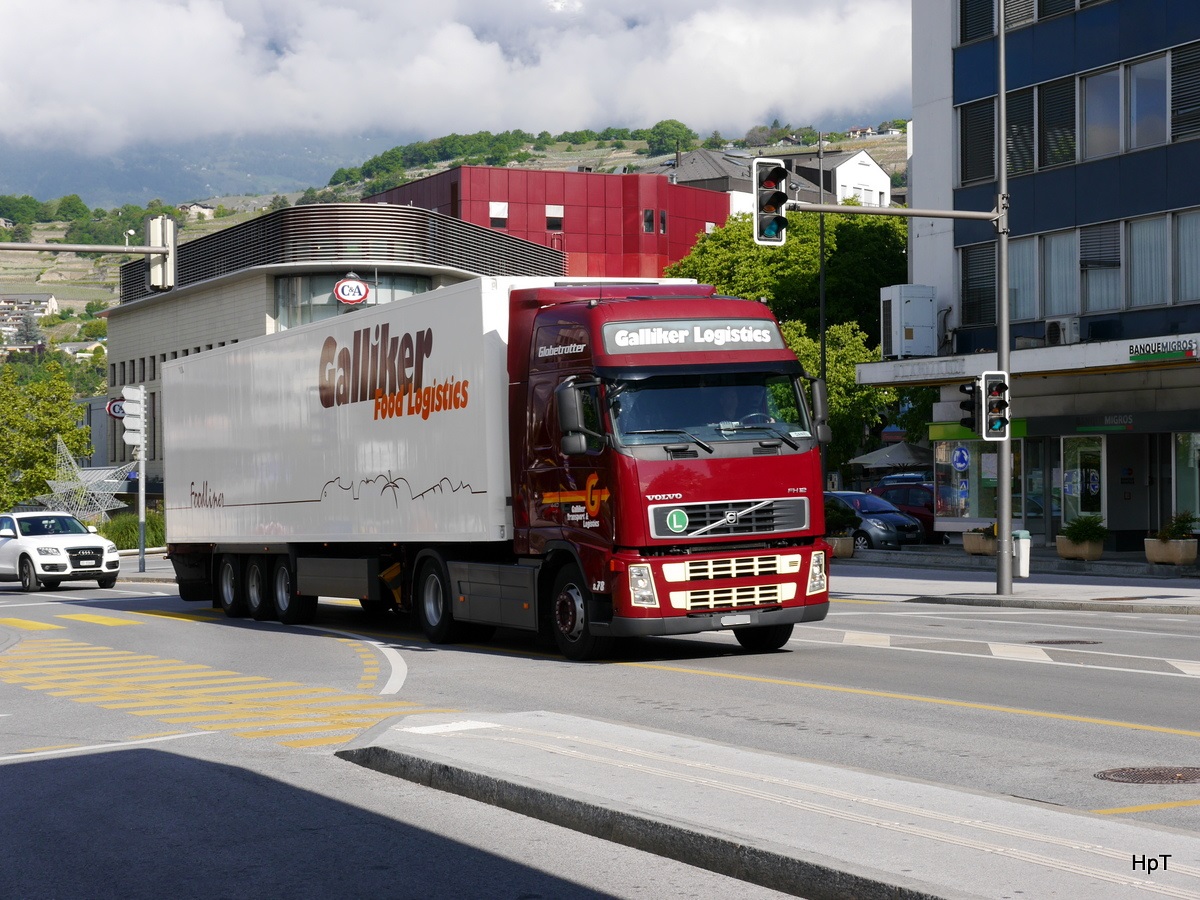 Volvo Sattelschlepper unterwegs in Sion am 09.05.2017