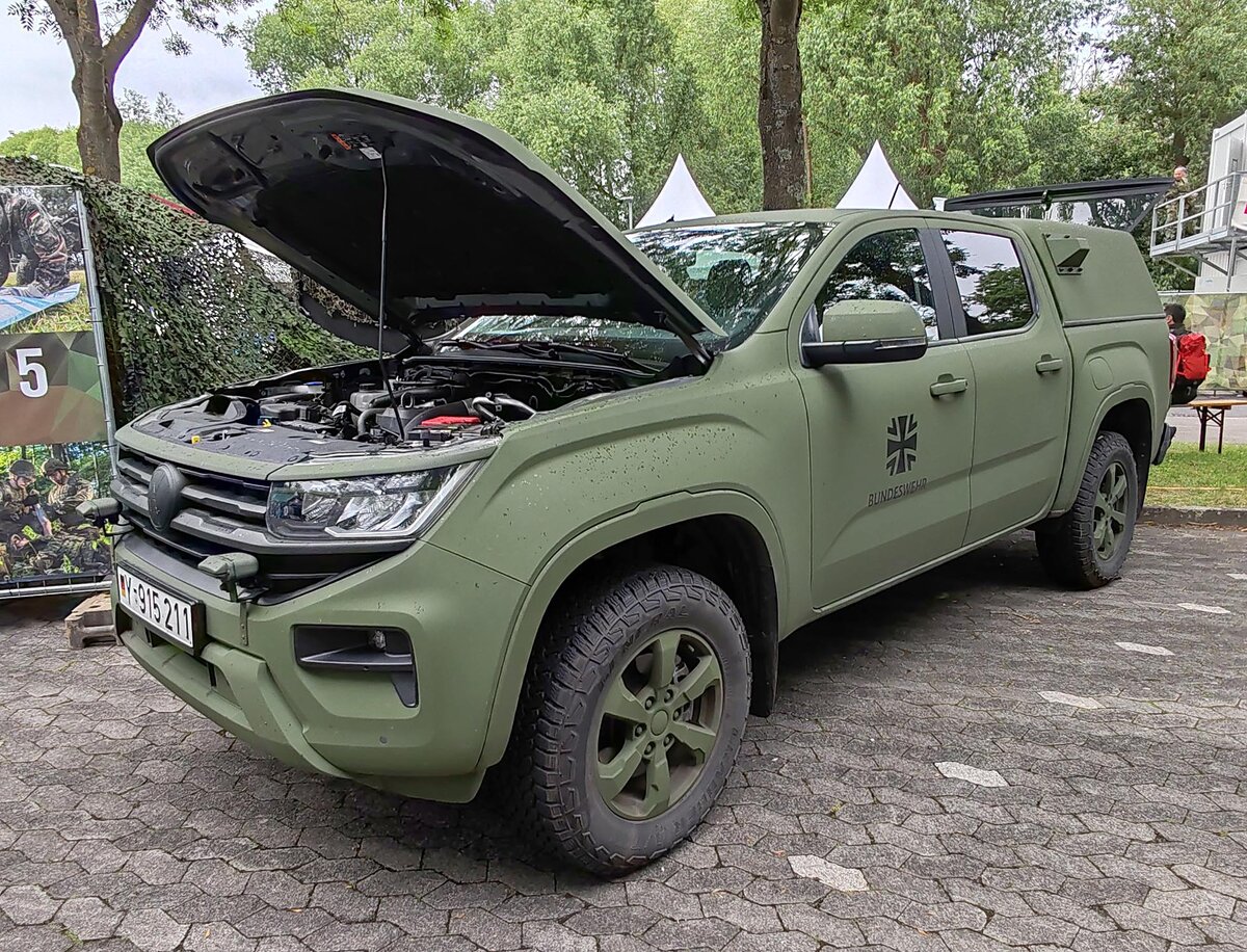 =VW Amarok als Einsatzfahrzeug der Bundeswehr, ausgestellt beim Hessentag in Fulda, 06-2026