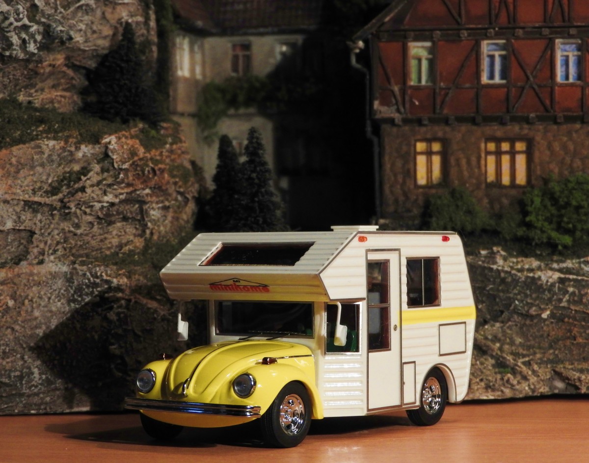 VW-BEETLE-MINIHOME(USA-1977)in 1:43,von findigen Tüftlern in Kalifornien in den
70er Jahren auf Käfer-Basis entwickeltes Mini-Wohnmobil,hier in limitierter
Version der Firma  Autocult am 5.3.2016- My Home Is My Castle ...