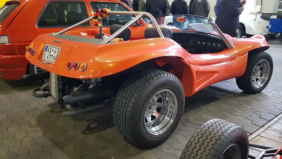 =VW Buggy steht in der Ausstellungshalle der Technorama 2023 in Kassel