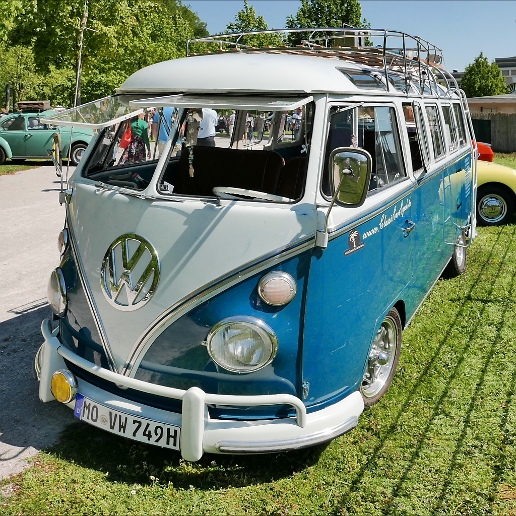 VW Bulli (T1) Wohnmobil auf dem Oldtimer-Treffen an der Rennbahn in Krefeld, 8.5.16