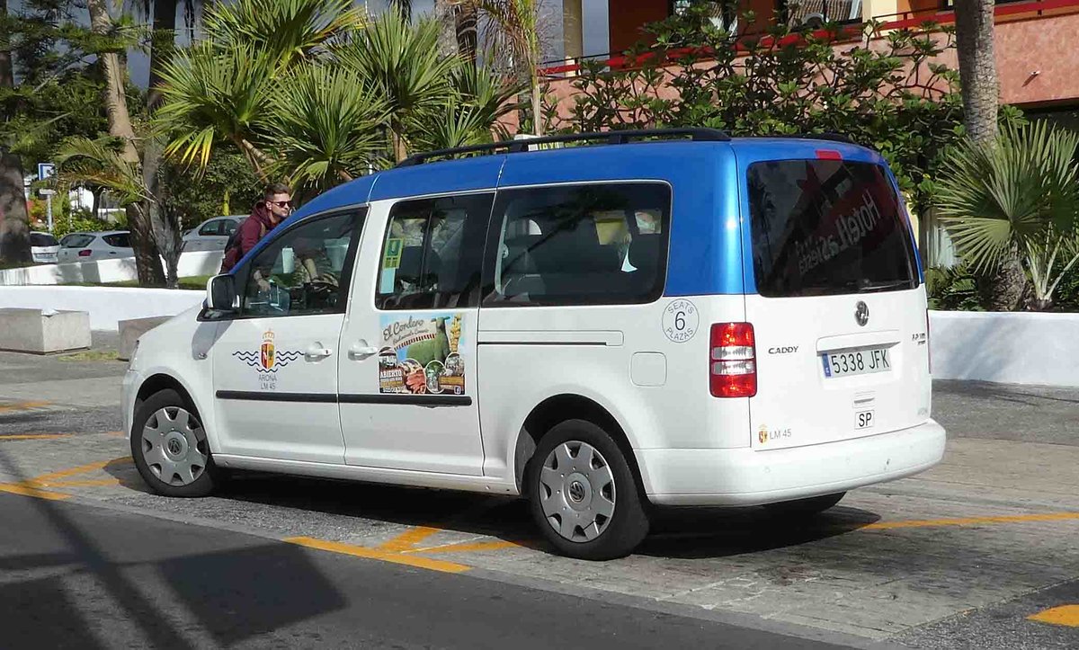 =VW Caddy als Taxi steht im Januar 2019 in Playa de las Americas