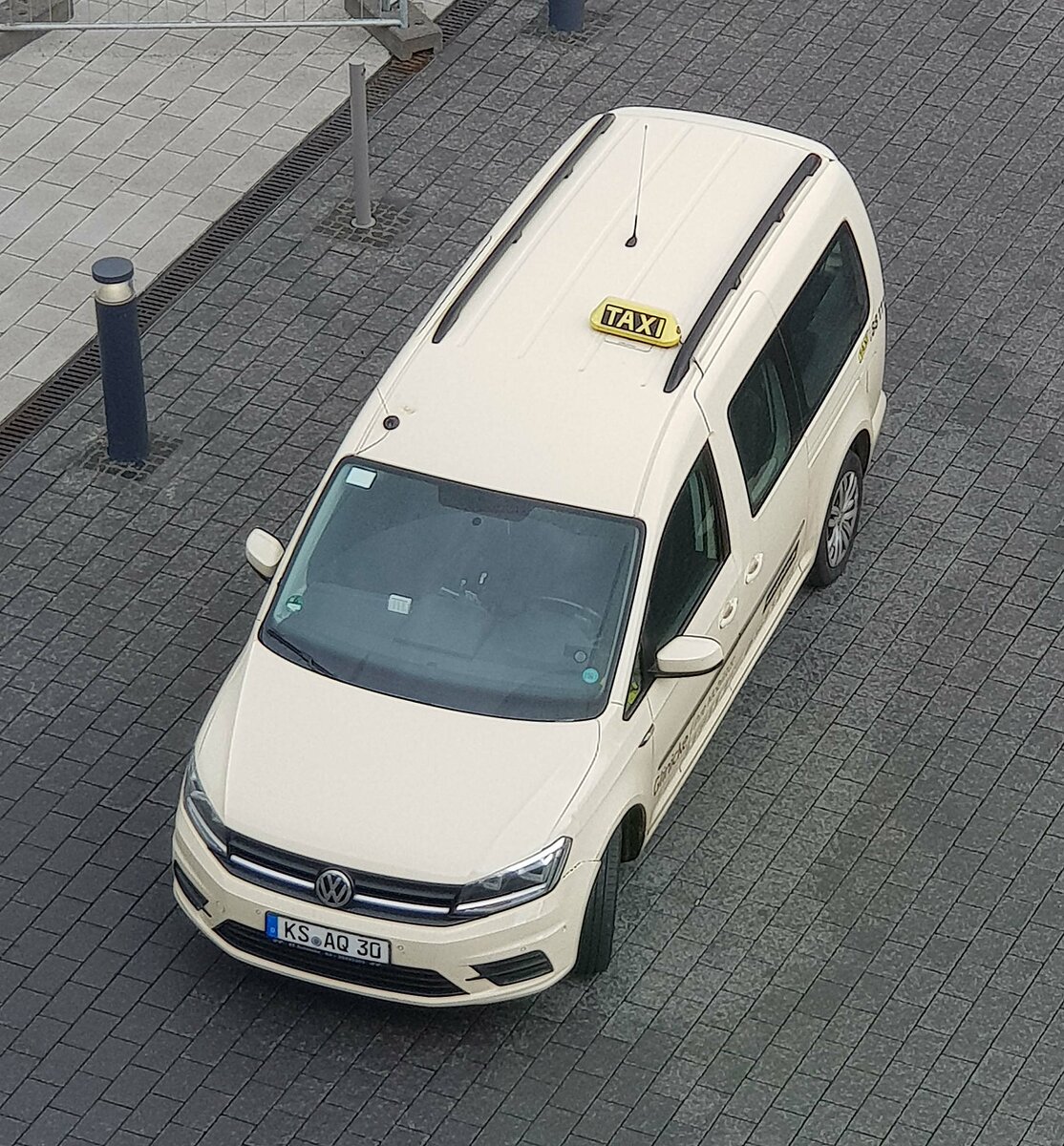 =VW Caddy als Taxi unterwegs in Kassel, 08-2021