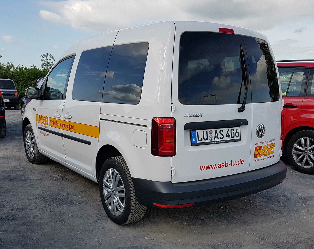 =VW Caddy des ASB LUDWIGSHAFEN steht auf dem Parkplatz der Rettmobil 2022, 05-2022