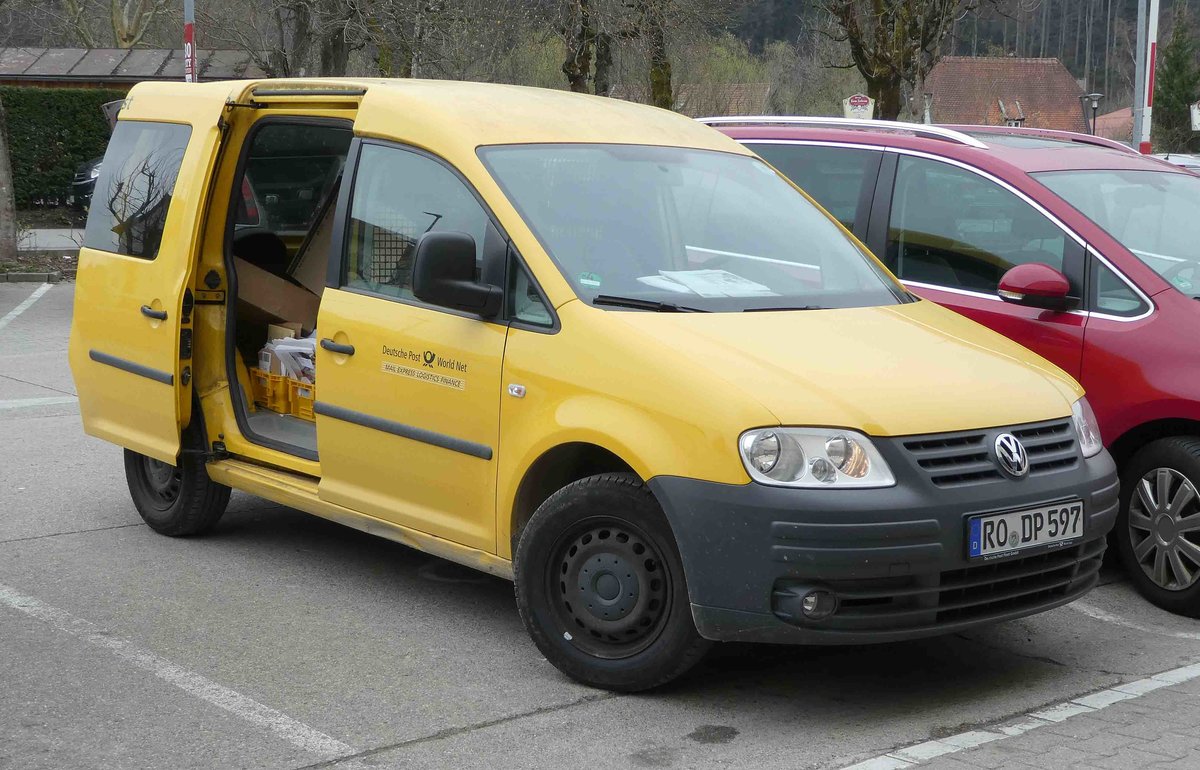 =VW Caddy der Deutschen Post auf Zustelltour in Traunstein im April 2019