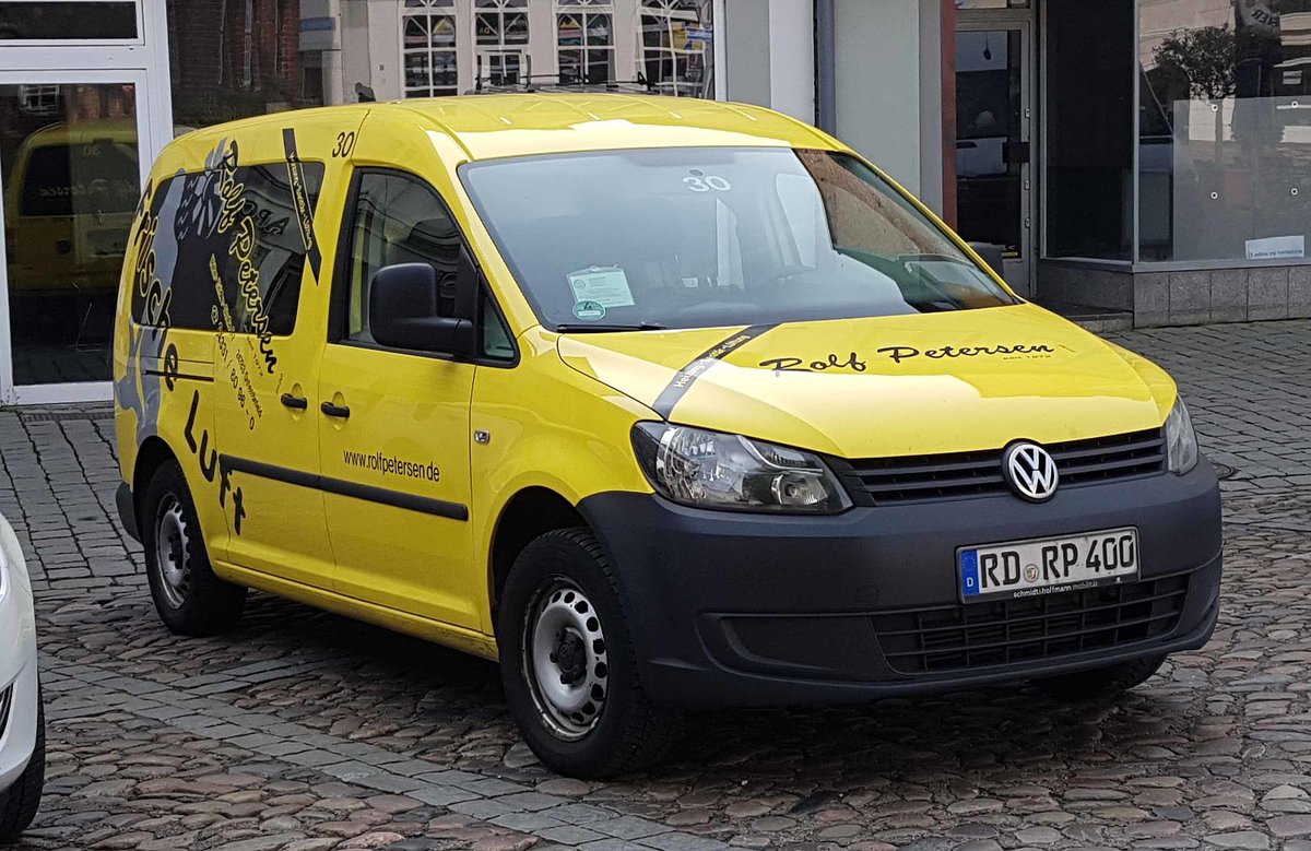=VW Caddy der Firma ROLF PETERSEN steht in Mai 2019 in Rendsburg