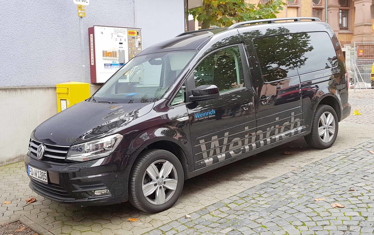 =VW Caddy der Firma WEINRICH steht im Oktober 2019 in Hünfeld