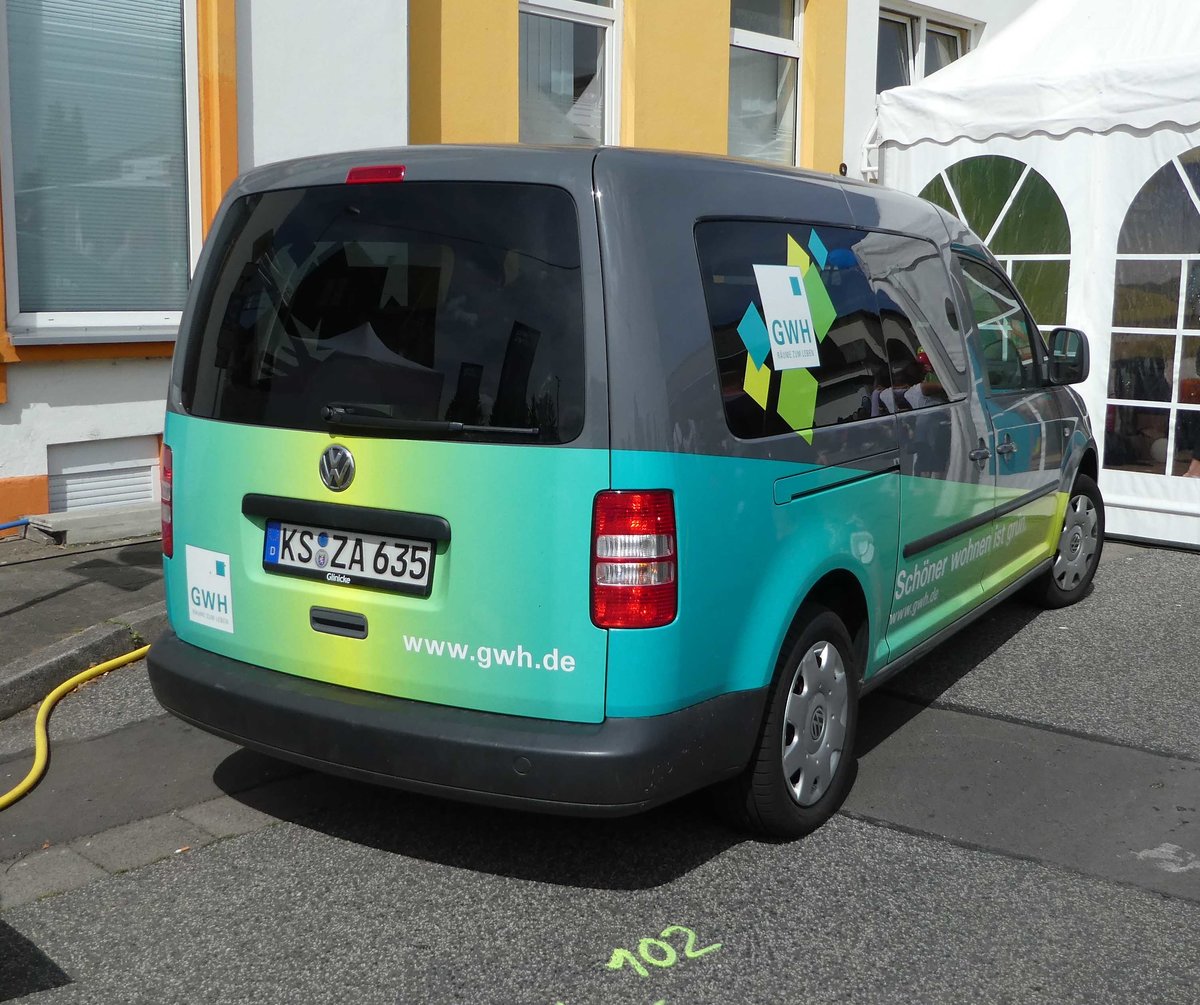 =VW Caddy von GWH steht im Juni 2019 beim Hessentag in Bad Hersfeld