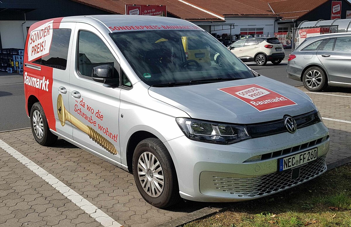 =VW Caddy vom SONDERPREIS-BAUMARKT steht im September 2023 in Geisa/Thüringen