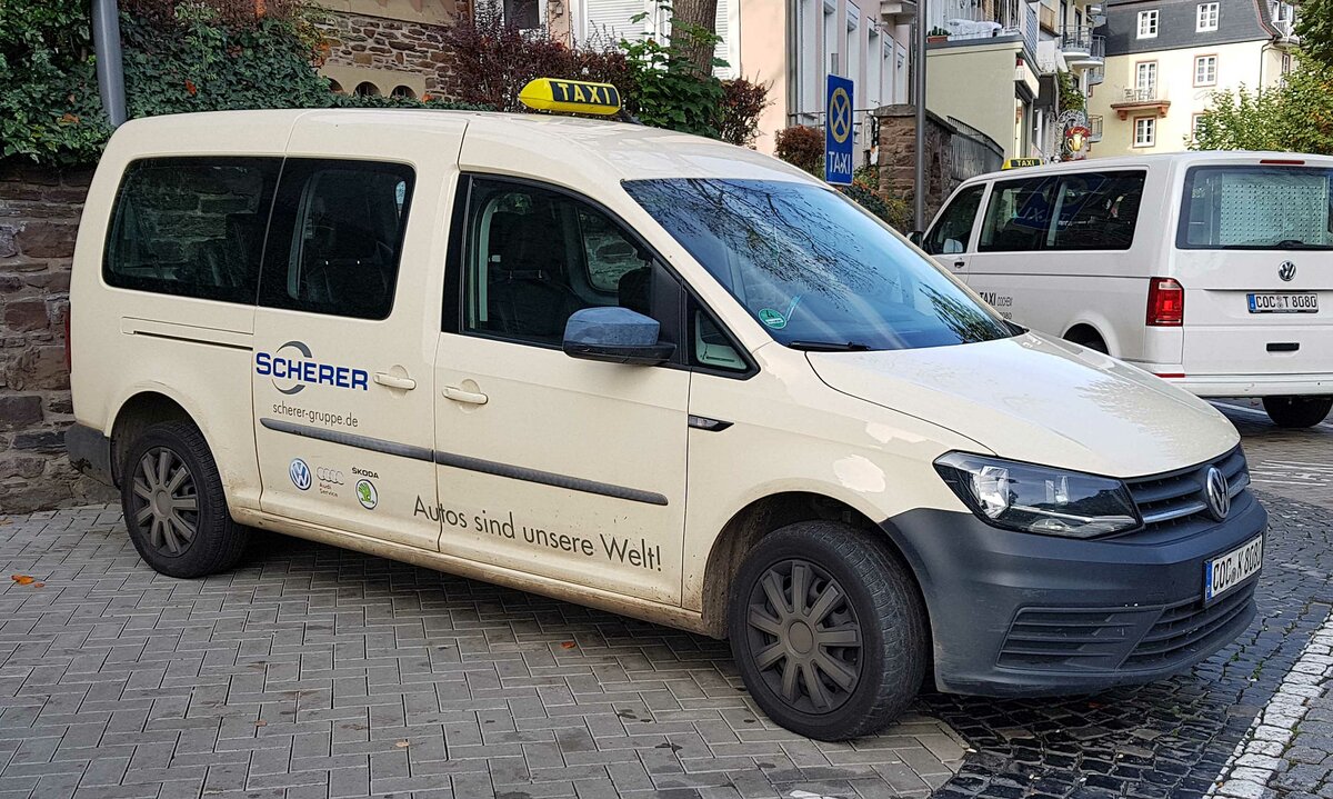 =VW Caddy steht als Taxi im Oktober 2022 in Cochem