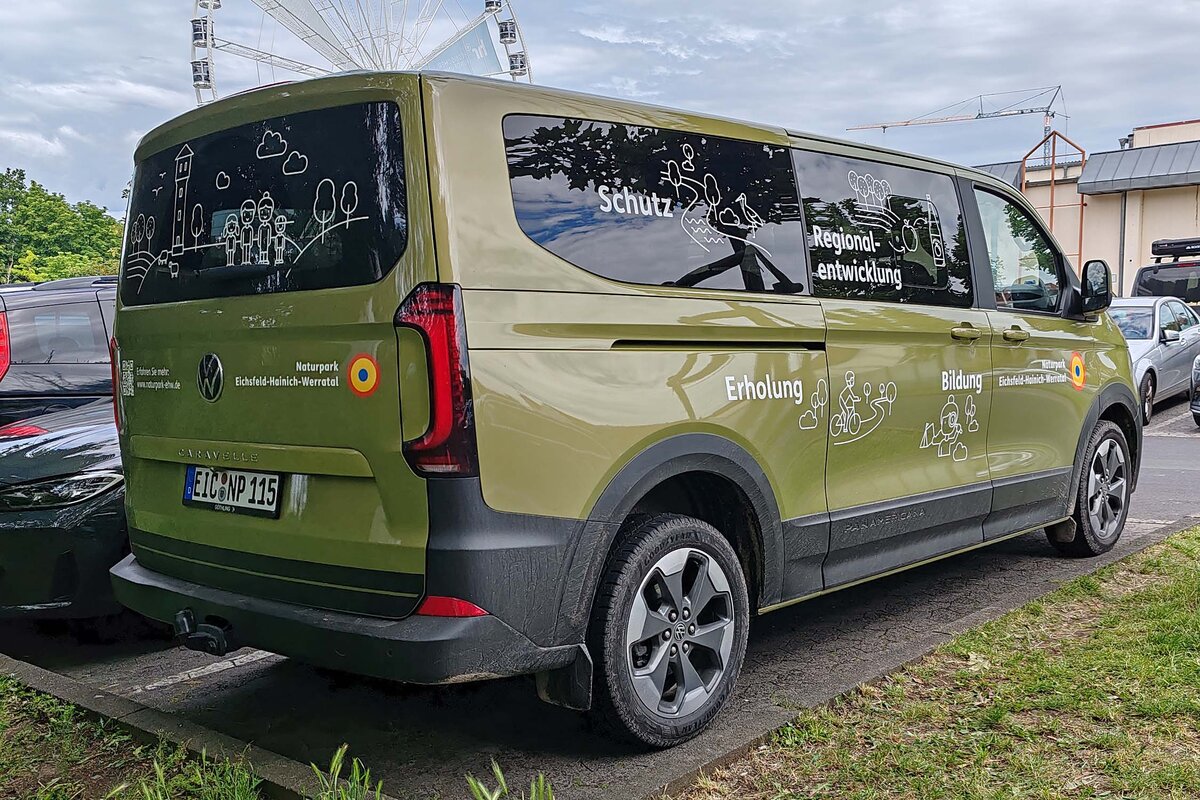 =VW Caravelle als Werbetr�ger f�r den Naturpark EICHSFELD-HAINICH-WERRATAL, gesehen auf dem Ausstellungsgel�nde beim Hessentag in Fulda, 06-2026