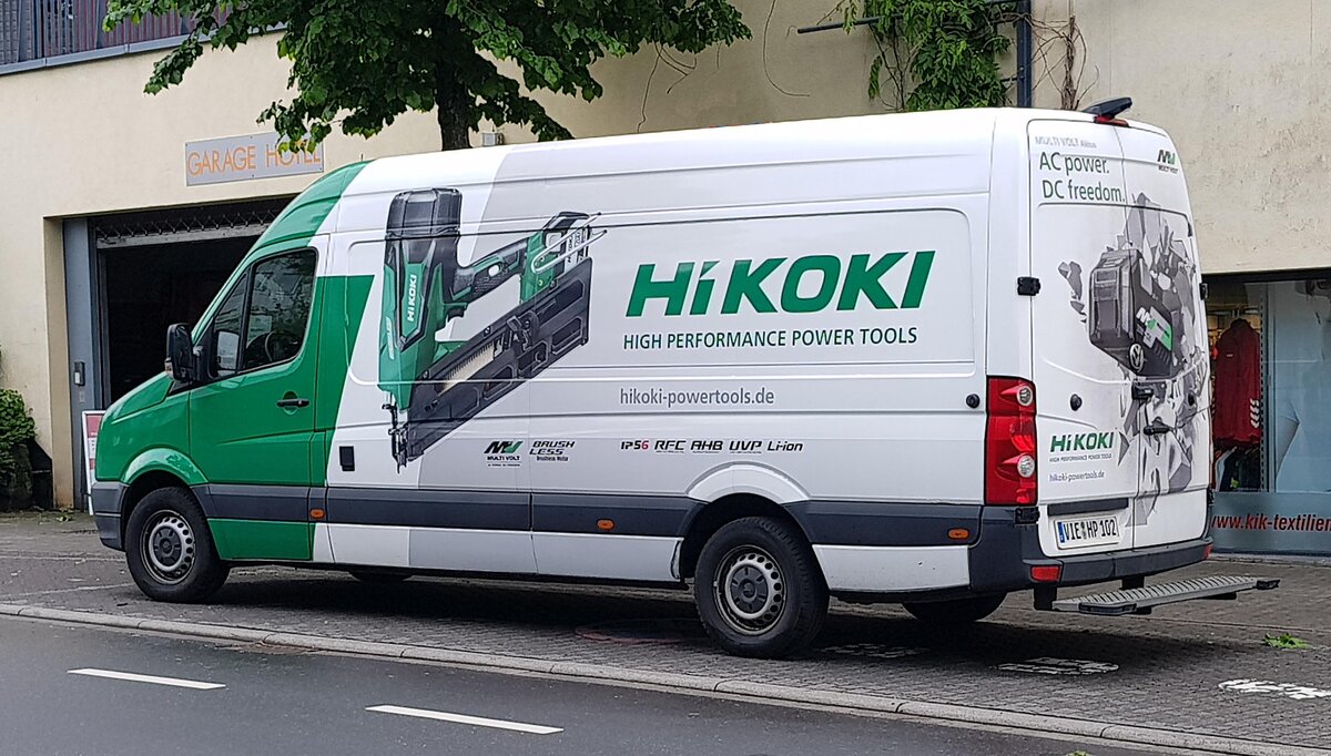 =VW Crafter der Firma HIKOKI steht im Mai 2022 in Hünfeld