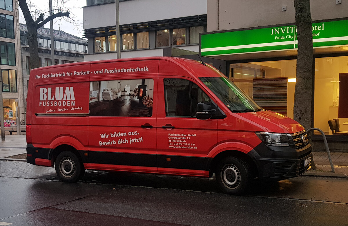 =VW Crafter von Fußboden-BLUM steht im April 2022 in Fulda